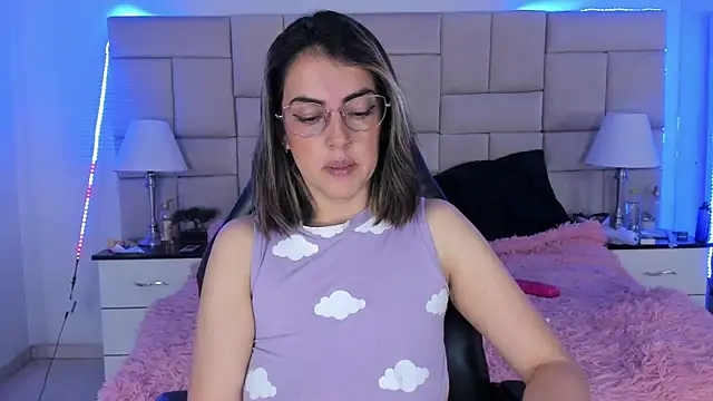 Snapshot of IsisLoveyes_ chatting on 12-12-24, 02:04 IsisLoveyes  online show from 12-12-24, 02:04