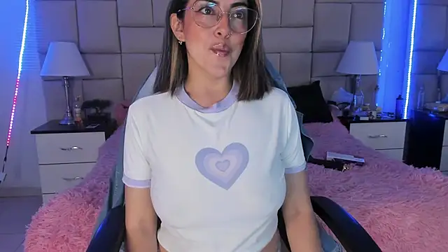 Snapshot of IsisLoveyes_ chatting on 12-17-24, 09:05 IsisLoveyes  online show from 12-17-24, 09:05