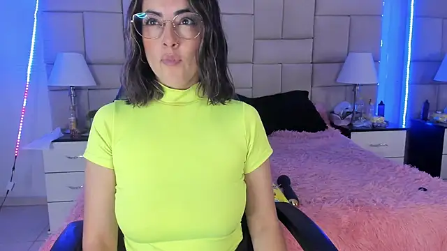 Snapshot of IsisLoveyes_ chatting on 12-23-24, 08:57 IsisLoveyes  online show from 12-23-24, 08:57
