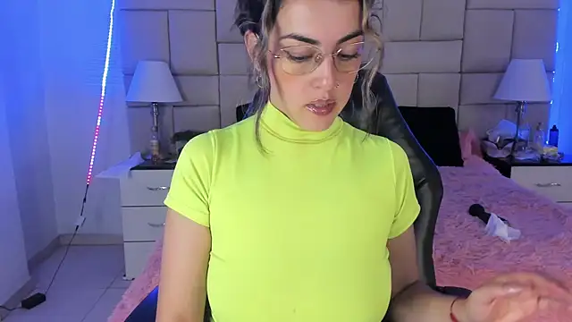 Snapshot of IsisLoveyes_ chatting on 12-24-24, 12:00 IsisLoveyes  online show from 12-24-24, 12:00