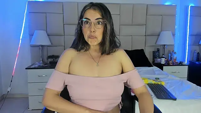 Snapshot of IsisLoveyes_ chatting on 01-02-25, 12:23 IsisLoveyes  online show from 01-02-25, 12:23