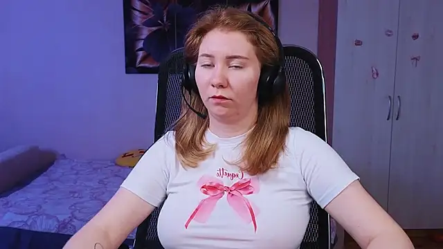 D0nna  online show from 09-18-25, 10:50