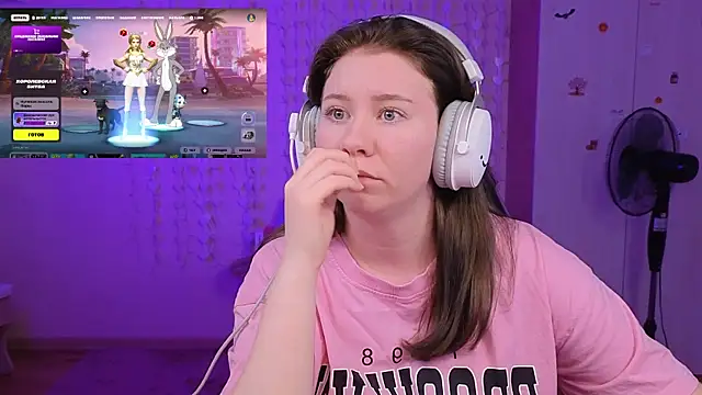 D0nna  online show from 06-17-26, 05:47