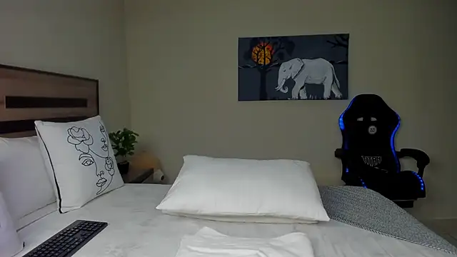 Renee-18 online show from 11-16-25, 10:48