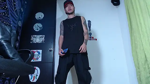 Snapshot of Dicaprioo_ chatting on 12-03-24, 07:44 Dicaprioo online show from 12-03-24, 07:44