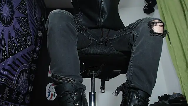 Snapshot of Dicaprioo_ chatting on 12-17-24, 02:01 Dicaprioo online show from 12-17-24, 02:01