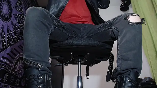 Snapshot of Dicaprioo_ chatting on 12-18-24, 09:08 Dicaprioo online show from 12-18-24, 09:08