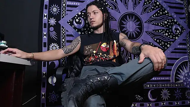 Snapshot of Dicaprioo_ chatting on 01-08-25, 07:13 Dicaprioo online show from 01-08-25, 07:13