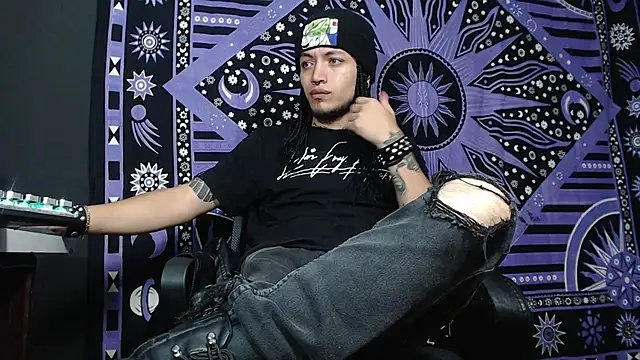 Snapshot of Dicaprioo_ chatting on 01-11-25, 12:12 Dicaprioo online show from 01-11-25, 12:12