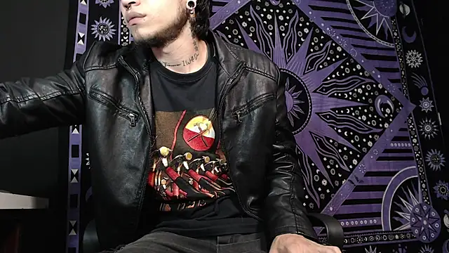 Snapshot of Dicaprioo_ chatting on 01-16-25, 01:06 Dicaprioo online show from 01-16-25, 01:06