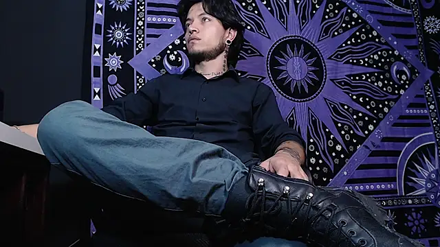 Snapshot of Dicaprioo_ chatting on 01-16-25, 10:34 Dicaprioo online show from 01-16-25, 10:34