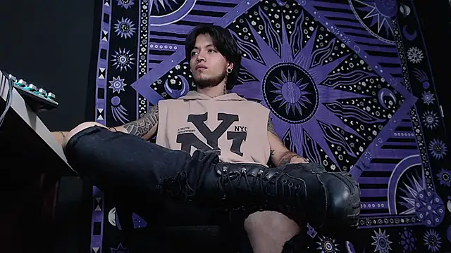 Snapshot of Dicaprioo_ chatting on 01-22-25, 09:43 Dicaprioo online show from 01-22-25, 09:43