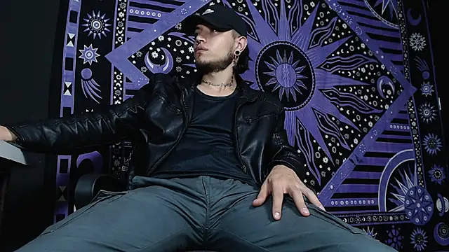 Snapshot of Dicaprioo_ chatting on 01-29-25, 07:00 Dicaprioo online show from 01-29-25, 07:00