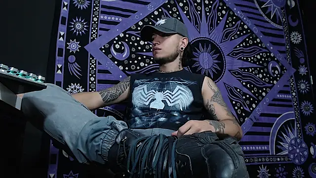 Snapshot of Dicaprioo_ chatting on 02-07-25, 04:03 Dicaprioo online show from 02-07-25, 04:03