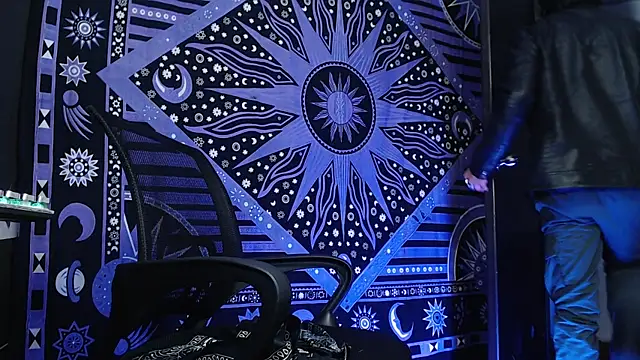 Snapshot of Dicaprioo_ chatting on 02-11-25, 11:01 Dicaprioo online show from 02-11-25, 11:01