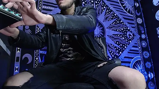 Snapshot of Dicaprioo_ chatting on 02-15-25, 04:01 Dicaprioo online show from 02-15-25, 04:01