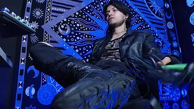 Snapshot of Dicaprioo_ chatting on 02-15-25, 07:06 Dicaprioo online show from 02-15-25, 07:06