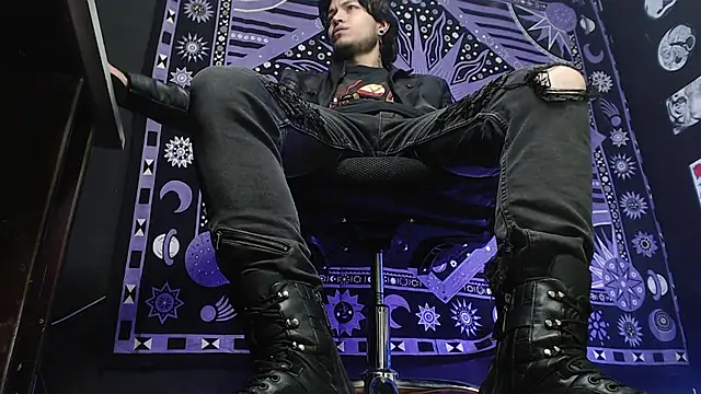 Snapshot of Dicaprioo_ chatting on 02-17-25, 04:59 Dicaprioo online show from 02-17-25, 04:59