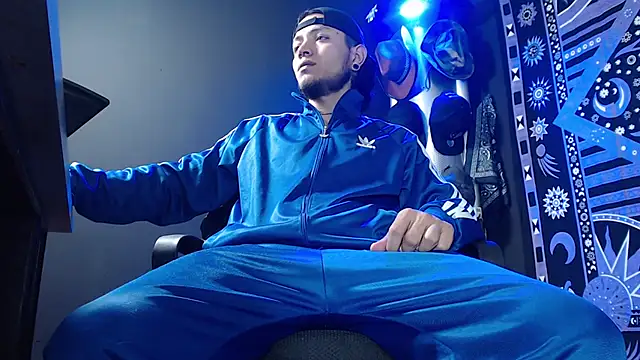 Snapshot of Dicaprioo_ chatting on 02-21-25, 10:37 Dicaprioo online show from 02-21-25, 10:37