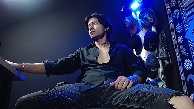 Snapshot of Dicaprioo_ chatting on 03-03-25, 06:44 Dicaprioo online show from 03-03-25, 06:44