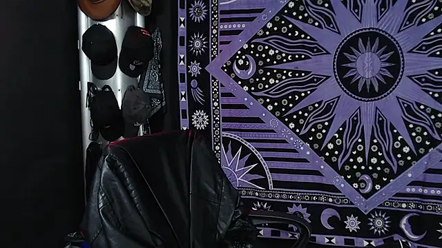 Snapshot of Dicaprioo_ chatting on 03-06-25, 06:48 Dicaprioo online show from 03-06-25, 06:48