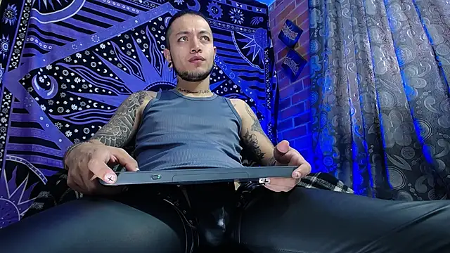 Snapshot of Dicaprioo_ chatting on 10-02-25, 05:31 Dicaprioo online show from 10-02-25, 05:31