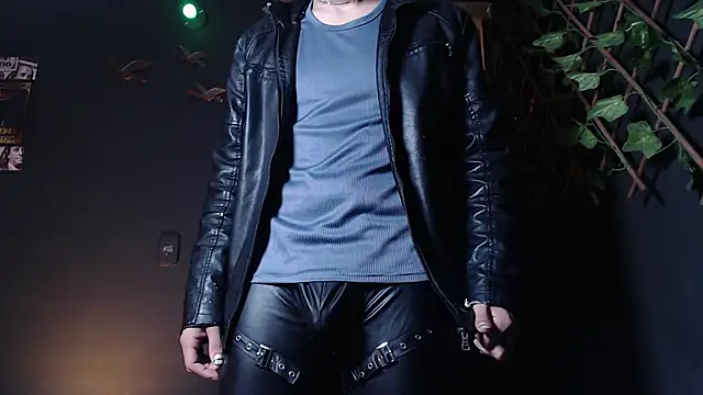 Snapshot of Dicaprioo_ chatting on 10-18-25, 10:43 Dicaprioo online show from 10-18-25, 10:43