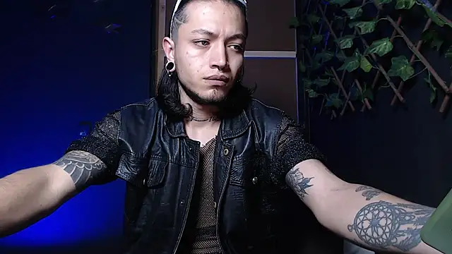 Snapshot of Dicaprioo_ chatting on 10-24-25, 05:48 Dicaprioo online show from 10-24-25, 05:48