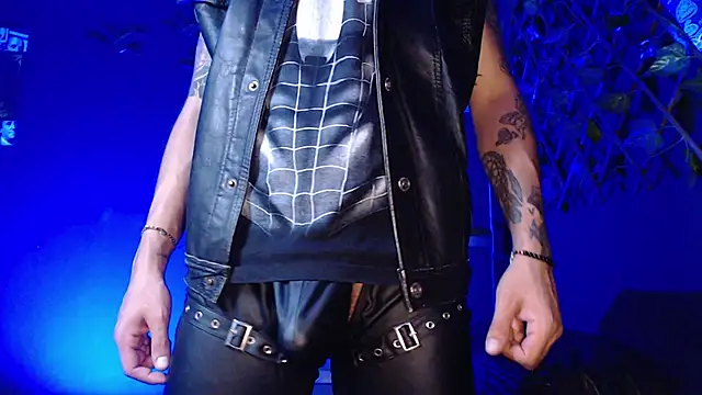 Snapshot of Dicaprioo_ chatting on 11-13-25, 02:32 Dicaprioo online show from 11-13-25, 02:32