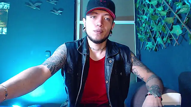 Snapshot of Dicaprioo_ chatting on 11-14-25, 02:38 Dicaprioo online show from 11-14-25, 02:38