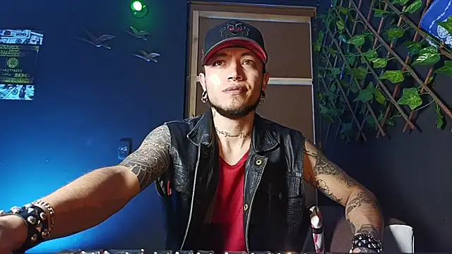 Snapshot of Dicaprioo_ chatting on 11-15-25, 04:10 Dicaprioo online show from 11-15-25, 04:10