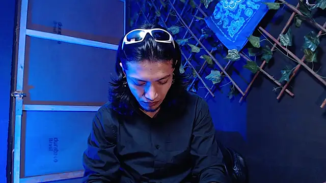 Snapshot of Dicaprioo_ chatting on 11-27-25, 06:21 Dicaprioo online show from 11-27-25, 06:21