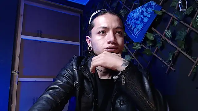 Snapshot of Dicaprioo_ chatting on 12-01-25, 10:15 Dicaprioo online show from 12-01-25, 10:15