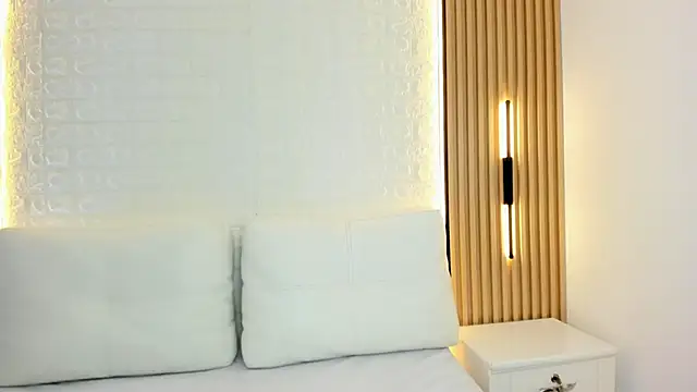 Snapshot of Emily_roux chatting on 03-08-26, 03:16 Emily roux online show from 03-08-26, 03:16