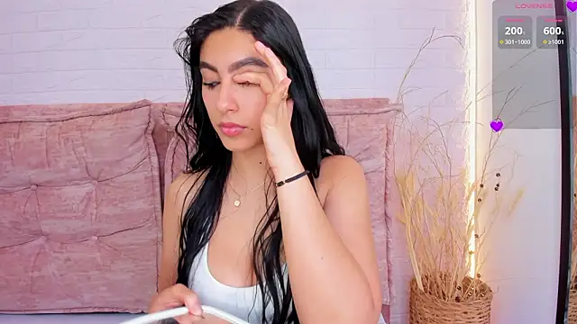 Snapshot of Emily_roux chatting on 03-12-26, 12:06 Emily roux online show from 03-12-26, 12:06