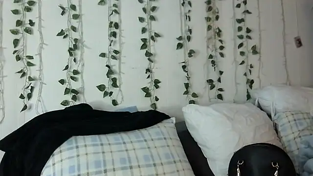 Snapshot of Erotic_nayma chatting on 03-07-25, 02:01 Erotic nayma online show from 03-07-25, 02:01