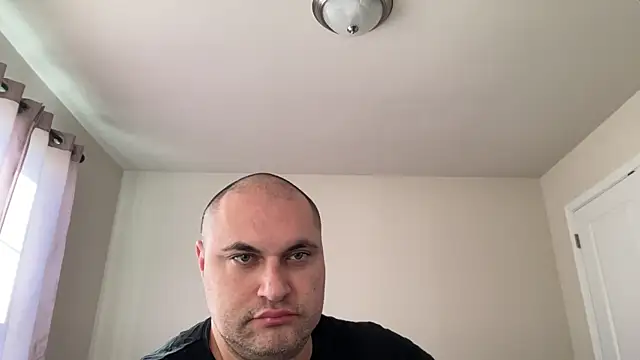 Snapshot of SluggishChase99 chatting on 12-22-25, 05:43 SluggishChase99 online show from 12-22-25, 05:43