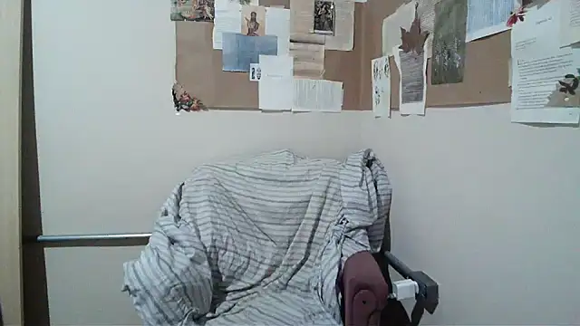 Snapshot of bbyedarling chatting on 11-13-25, 01:59 bbyedarling online show from 11-13-25, 01:59