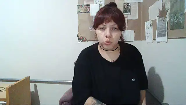 Snapshot of bbyedarling chatting on 02-15-26, 01:35 bbyedarling online show from 02-15-26, 01:35