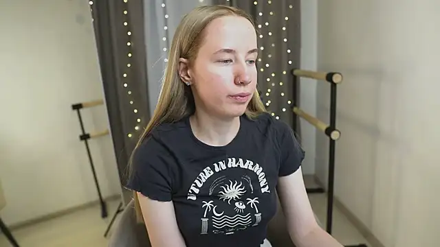 Snapshot of Cassie_Kelman chatting on 12-21-25, 08:38 Cassie Kelman online show from 12-21-25, 08:38