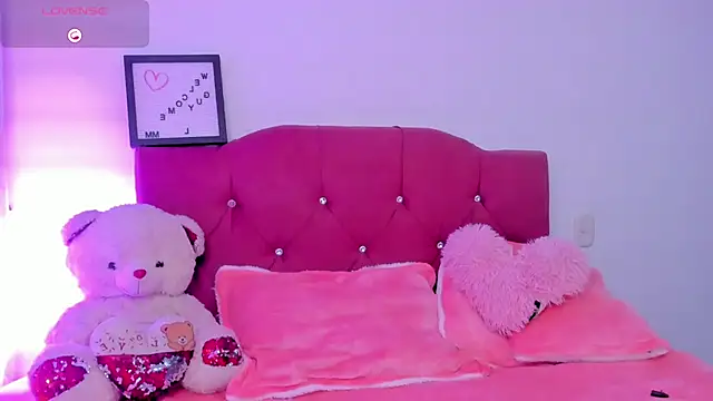 Snapshot of LucianaTomson chatting on 01-05-26, 10:57 LucianaTomson online show from 01-05-26, 10:57