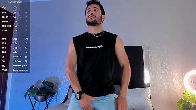 Snapshot of Valentinoford chatting on 12-09-24, 05:40 Valentinoford online show from 12-09-24, 05:40