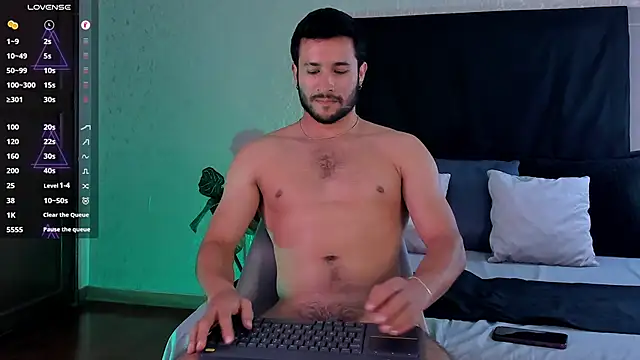 Snapshot of Valentinoford chatting on 12-10-24, 08:19 Valentinoford online show from 12-10-24, 08:19