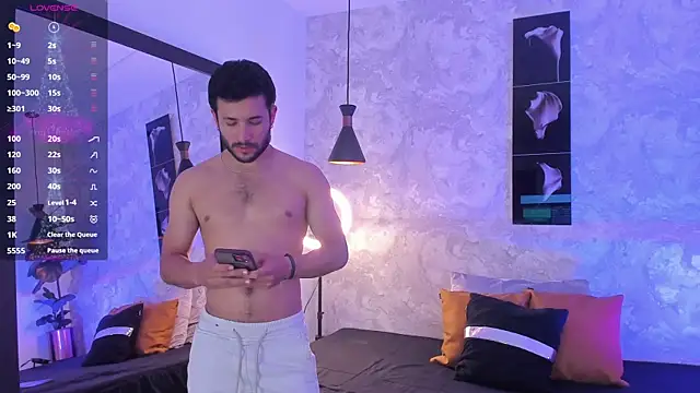 Snapshot of Valentinoford chatting on 12-19-24, 06:45 Valentinoford online show from 12-19-24, 06:45