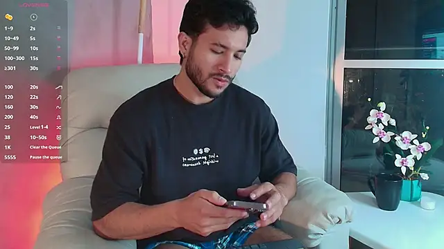 Snapshot of Valentinoford chatting on 01-27-25, 05:03 Valentinoford online show from 01-27-25, 05:03