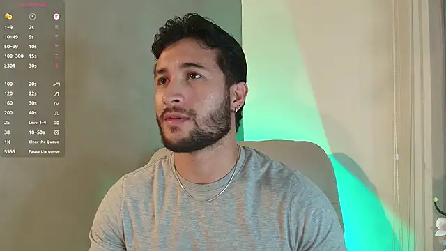 Snapshot of Valentinoford chatting on 02-06-25, 04:10 Valentinoford online show from 02-06-25, 04:10