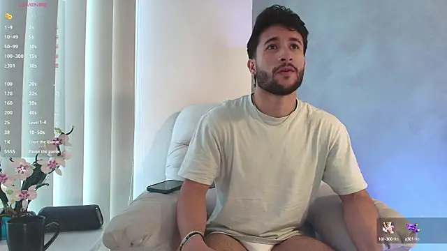 Snapshot of Valentinoford chatting on 02-18-25, 07:41 Valentinoford online show from 02-18-25, 07:41