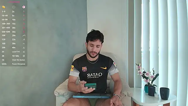 Snapshot of Valentinoford chatting on 02-22-25, 09:26 Valentinoford online show from 02-22-25, 09:26