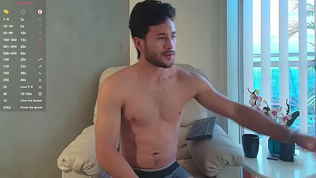 Snapshot of Valentinoford chatting on 02-26-25, 11:04 Valentinoford online show from 02-26-25, 11:04