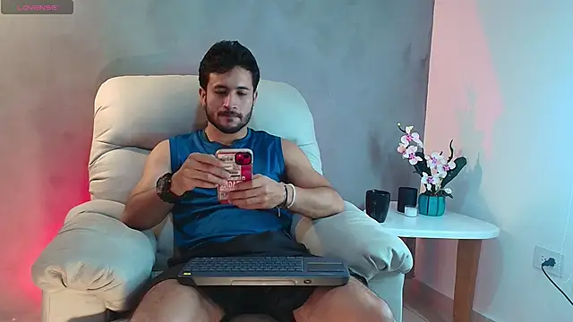 Snapshot of Valentinoford chatting on 03-04-25, 12:29 Valentinoford online show from 03-04-25, 12:29